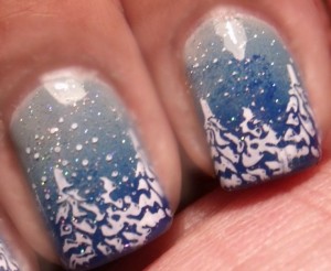Nail art con fiocchi di neve
